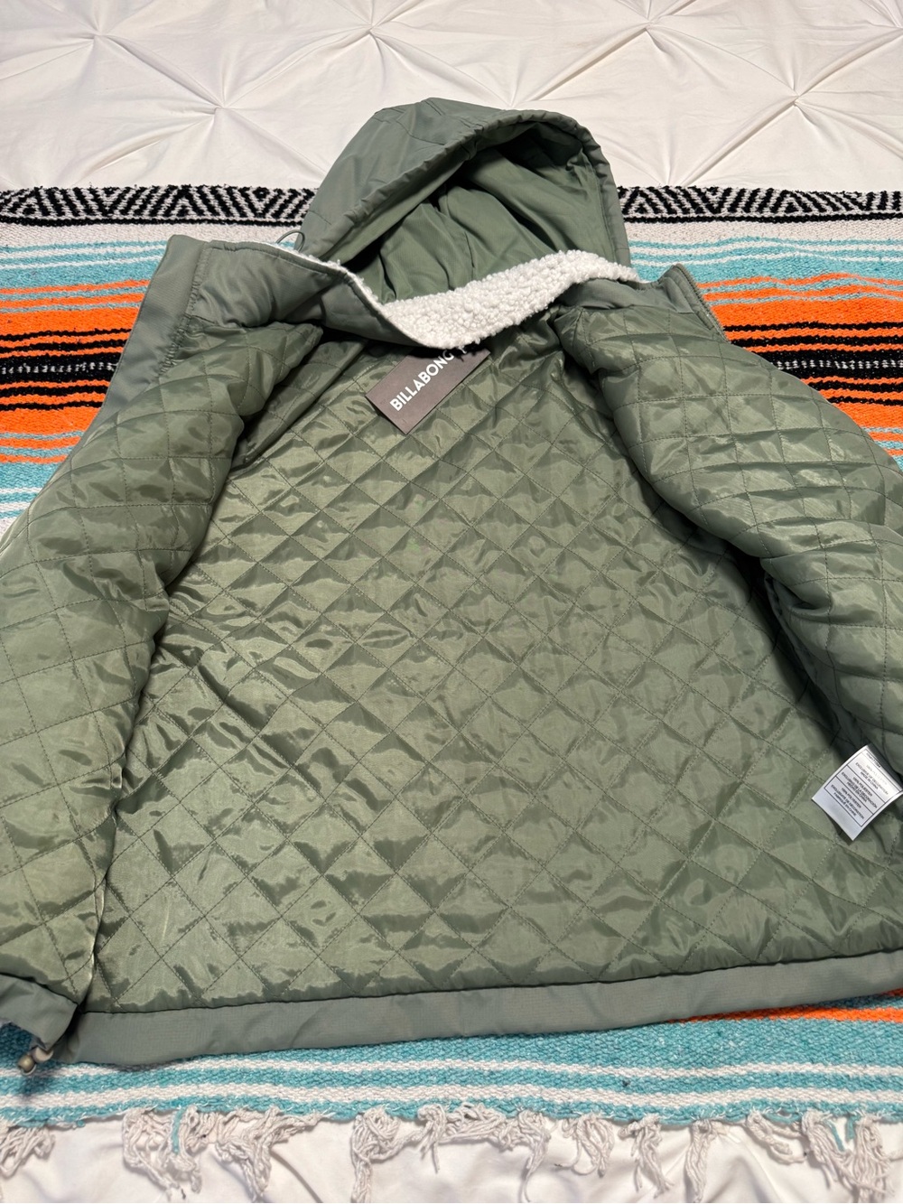 Billabong Sherpa Jacket with Quilted Hood - Picture 2 of 3